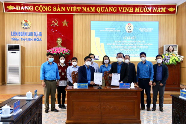 Viện Khoa học An toàn và Vệ sinh lao động và Liên đoàn Lao động tỉnh Thanh Hoá ký kết chương trình phối hợp công tác giai đoạn 2022-2025.